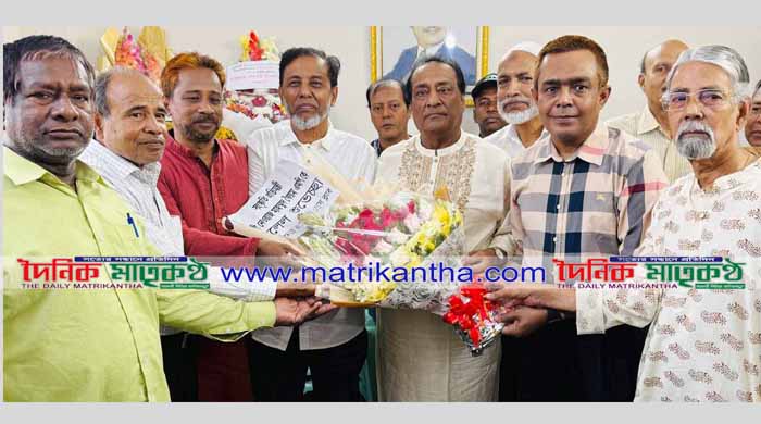 প্রতিমন্ত্রী খৈয়মকে রাজবাড়ী প্রেসক্লাবের পক্ষ থেকে ফুলেল শুভেচ্ছা ও অভিনন্দন